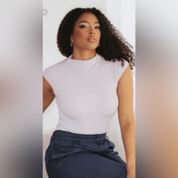 Klassy Network Mock Neck Cap Sleeve Blouse- NAVY- EUC! - Picture 3 of 14